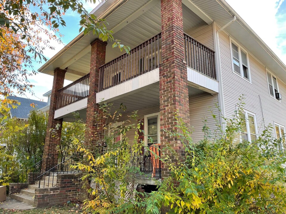 1501 S Spring St in Springfield, IL - Building Photo