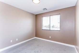 7843 Nottingshire Way in Las Vegas, NV - Building Photo - Building Photo