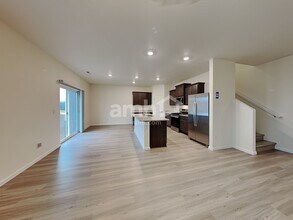 1307 W 15th Ave in La Center, WA - Building Photo - Building Photo