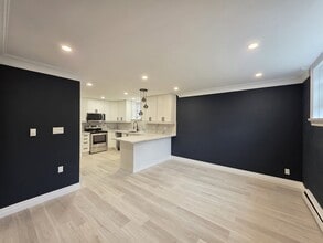 385 Mary St N in Oshawa, ON - Building Photo - Building Photo