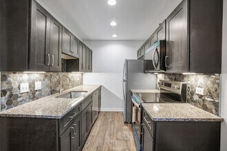 535 Pasadena Ave in Crest Hill, IL - Building Photo - Building Photo