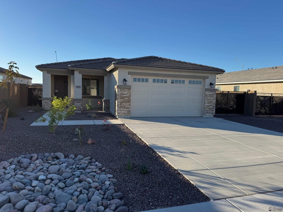 7591 E 35th Ln in Yuma, AZ - Building Photo