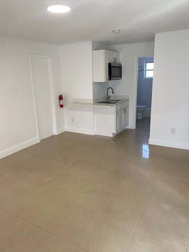 512 SW 7th St in Hallandale Beach, FL - Building Photo - Building Photo