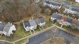 5927 Wild Brook Ct in Centreville, VA - Building Photo