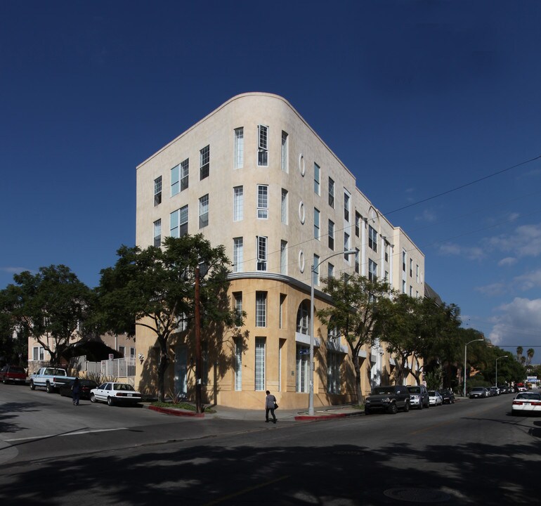 La Posada in Los Angeles, CA - Building Photo