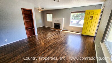 2090 Athens Ave in Redding, CA - Building Photo - Building Photo