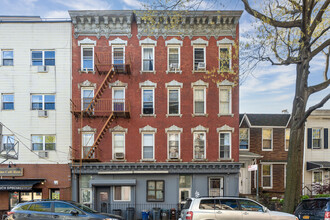 589 Driggs Ave in Brooklyn, NY - Building Photo - Building Photo