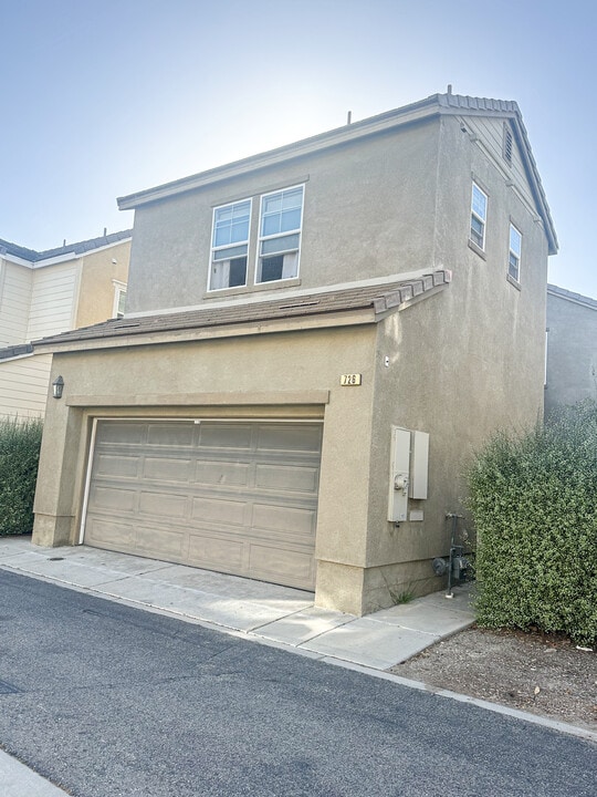 726 Owens River Dr in Oxnard, CA - Building Photo