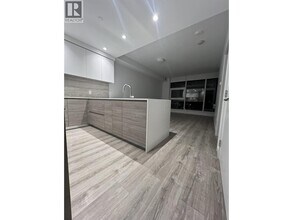 680 Quayside Dr in New Westminster, BC - Building Photo - Building Photo