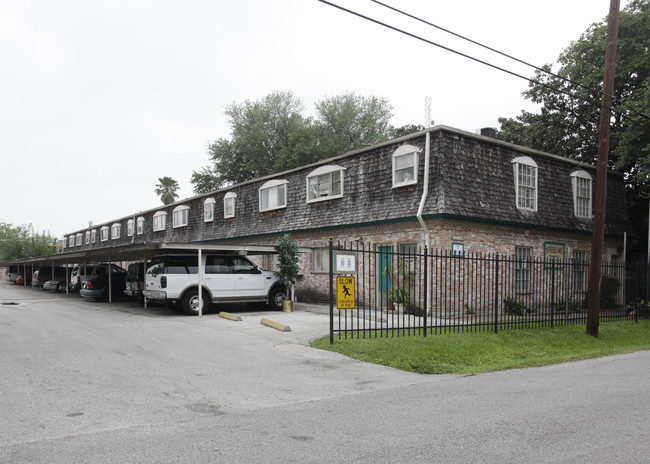 Pueblo Mio Apartments in Houston, TX - Building Photo - Building Photo