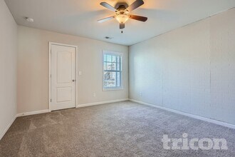 1012 Candela Ln in Smyrna, GA - Foto de edificio - Building Photo