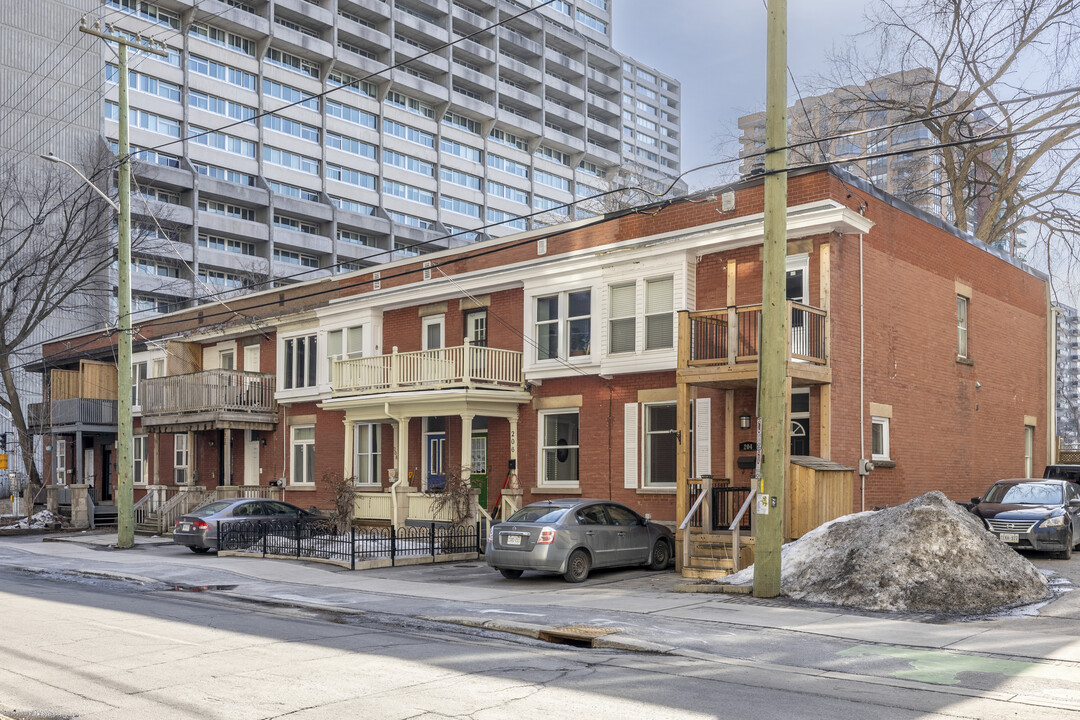 204-216 Bay St in Ottawa, ON - Building Photo