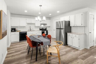 1 Iris Way in Bentonville, AR - Building Photo - Building Photo