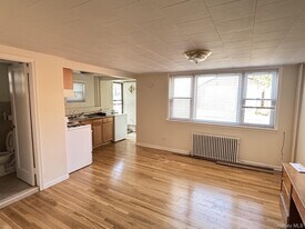 71-58 70th St in Queens, NY - Building Photo