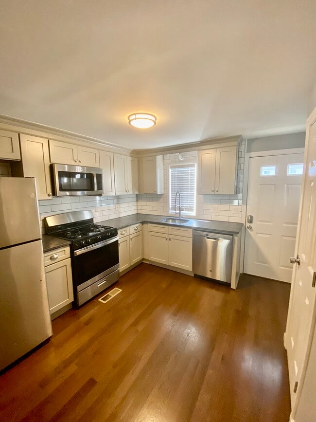 41 Dale Ave in Johnston, RI - Building Photo - Building Photo