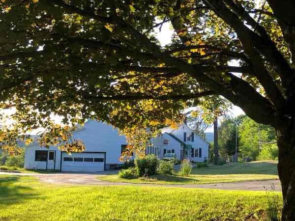1389 VT-14 in Royalton, VT - Building Photo