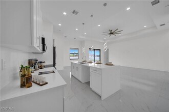 139 SE 2nd Ave in Cape Coral, FL - Building Photo - Building Photo