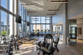 VIV in St. Petersburg, FL - Building Photo - Building Photo