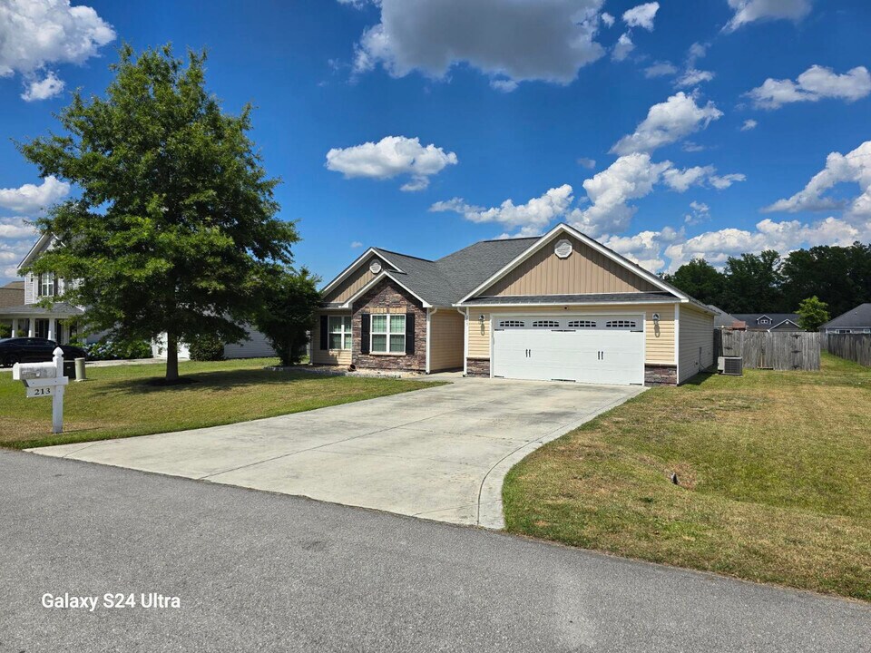 213 Adagio Trl in Richlands, NC - Building Photo