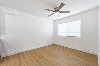 Peerless Building Corp. in Panorama City, CA - Foto de edificio - Building Photo