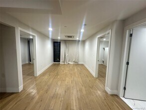 27-05 41st Ave in Queens, NY - Building Photo - Building Photo