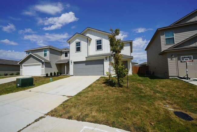 743 Retama Pass in San Antonio, TX - Building Photo - Building Photo