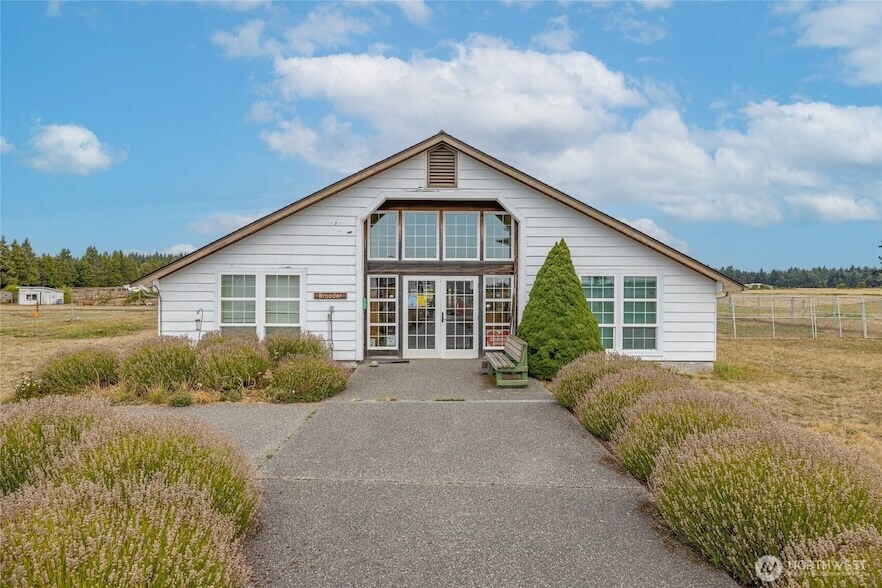 180 Parker Rd in Coupeville, WA - Building Photo