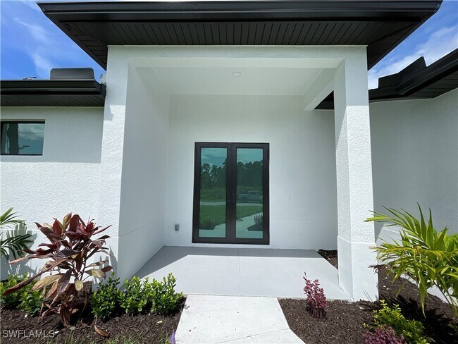 818 Anaconda Ave S in Lehigh Acres, FL - Building Photo - Building Photo