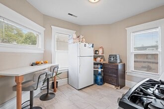 450 W Galena Blvd in Aurora, IL - Foto de edificio - Building Photo