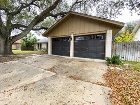 202 Santa Fe in Victoria, TX - Building Photo