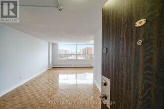 6200 Bathurst St in Toronto, ON - Building Photo - Building Photo