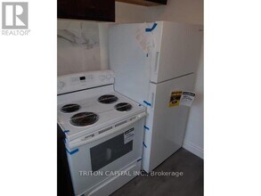 7 Osler Ct in Hamilton, ON - Building Photo - Building Photo