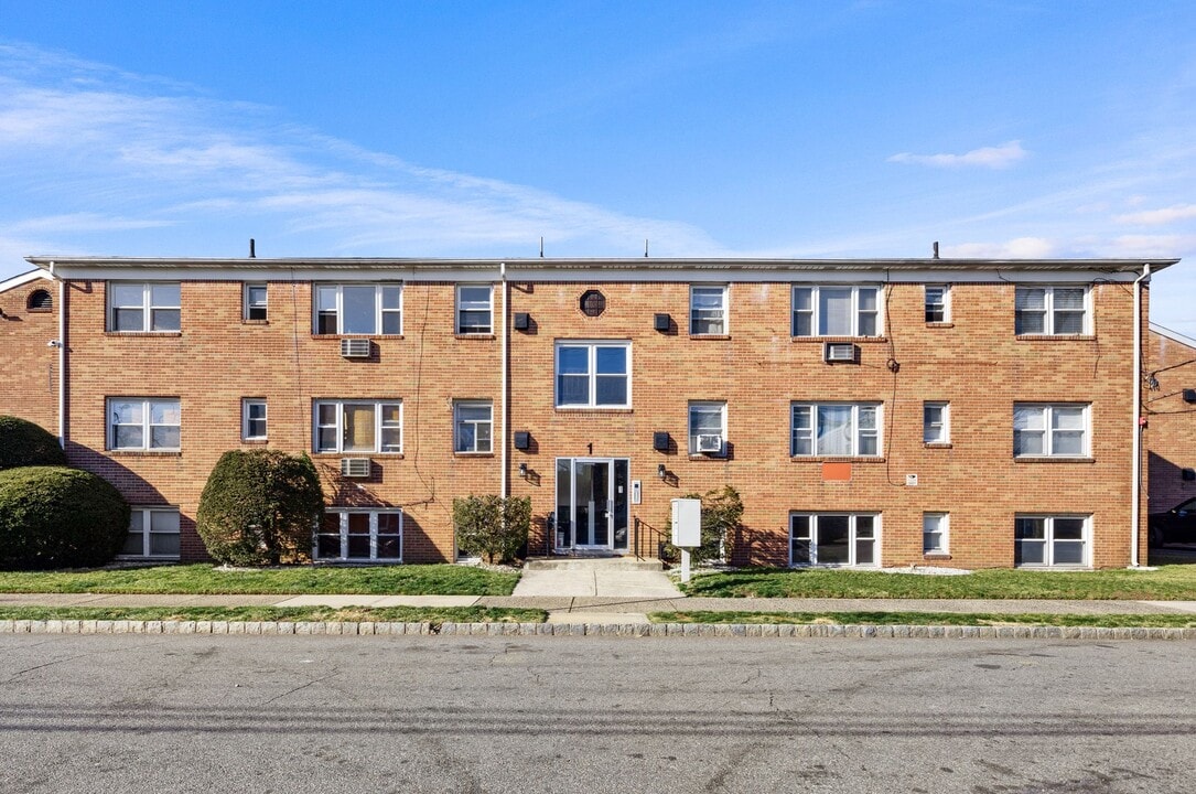 Brighton Court Apartments in Belleville, NJ - Foto de edificio