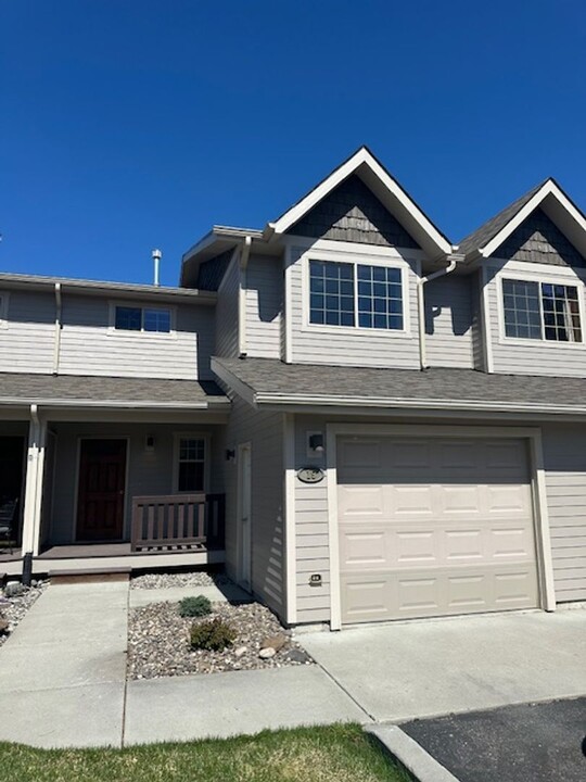 2938 Warbler Way in Bozeman, MT - Foto de edificio