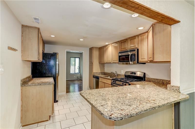 11562 Woodhollow Ct in Reston, VA - Building Photo