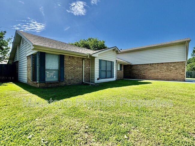 property at 2110 Oak Creek Cir