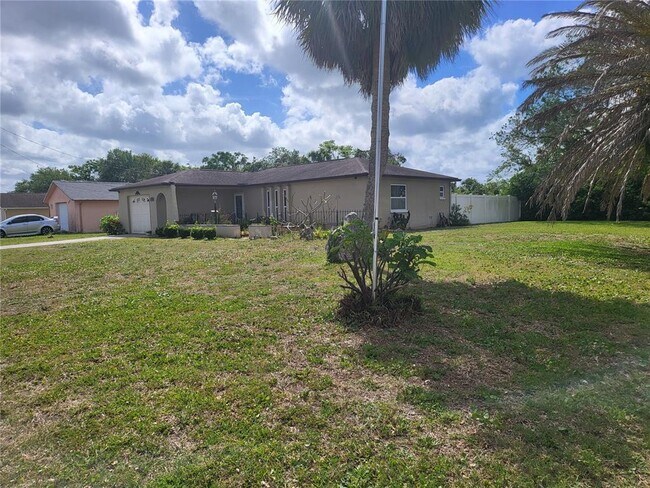 8516 Viva Via Dr in Hudson, FL - Building Photo - Building Photo