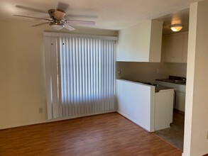 7342 Ventura Canyon Ave in Van Nuys, CA - Building Photo - Building Photo