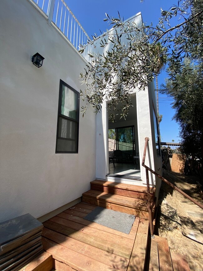 4435 Radium Dr in Los Angeles, CA - Building Photo - Building Photo