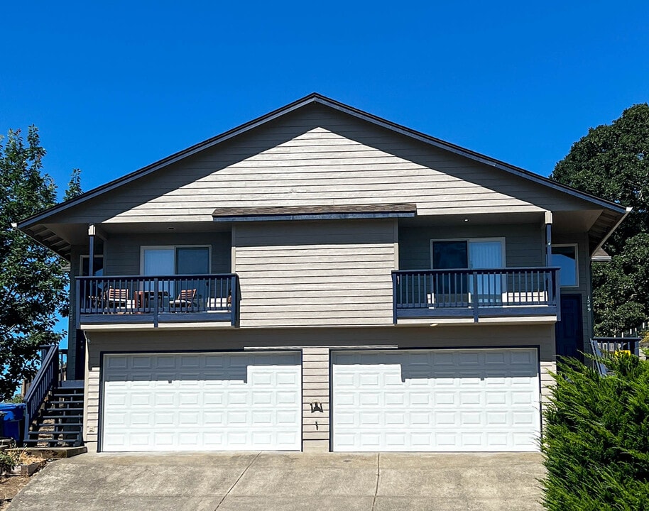 1545 Fircrest Ct SE in Salem, OR - Foto de edificio