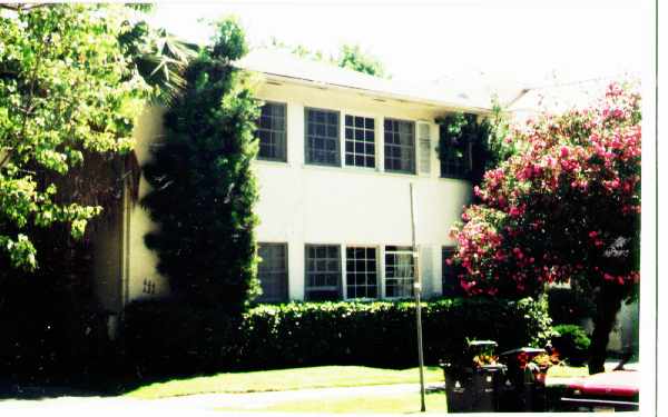 624-626 Veteran Ave in Los Angeles, CA - Building Photo