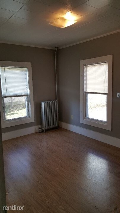 19 Varney St in Lowell, MA - Building Photo