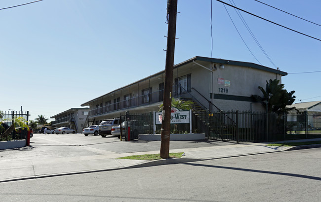 Metro West Apartments in Los Angeles, CA - Building Photo - Building Photo