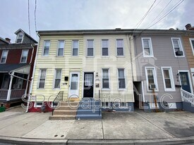 648 W College Ave in York, PA - Building Photo