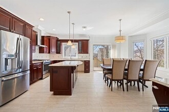 80B Liberty Pl in Palisades Park, NJ - Building Photo - Building Photo