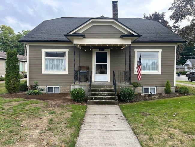 817 Grover St in Lynden, WA - Building Photo - Building Photo