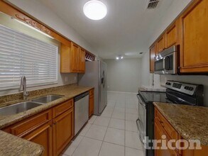 3717 Coppertree Cir in Brandon, FL - Building Photo - Building Photo