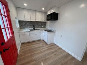 891 E 53rd St in Los Angeles, CA - Building Photo - Building Photo