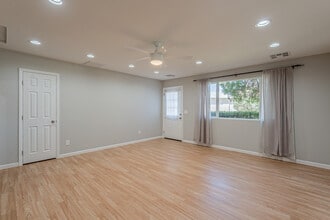 613 W 15th St, Unit A in Tempe, AZ - Foto de edificio - Building Photo