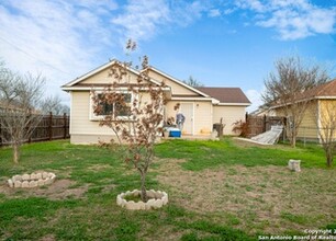 99 Surrels Ave in San Antonio, TX - Foto de edificio - Building Photo